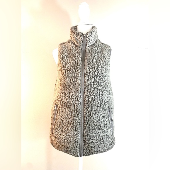 Francesca’s Collection Miami Faux Sherpa Vest - Picture 1 of 13